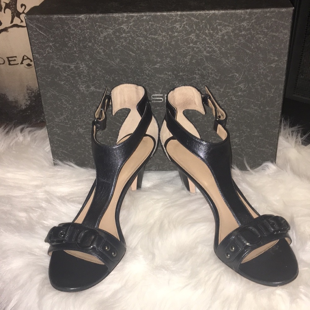 T-strap sandal by Via Spiga